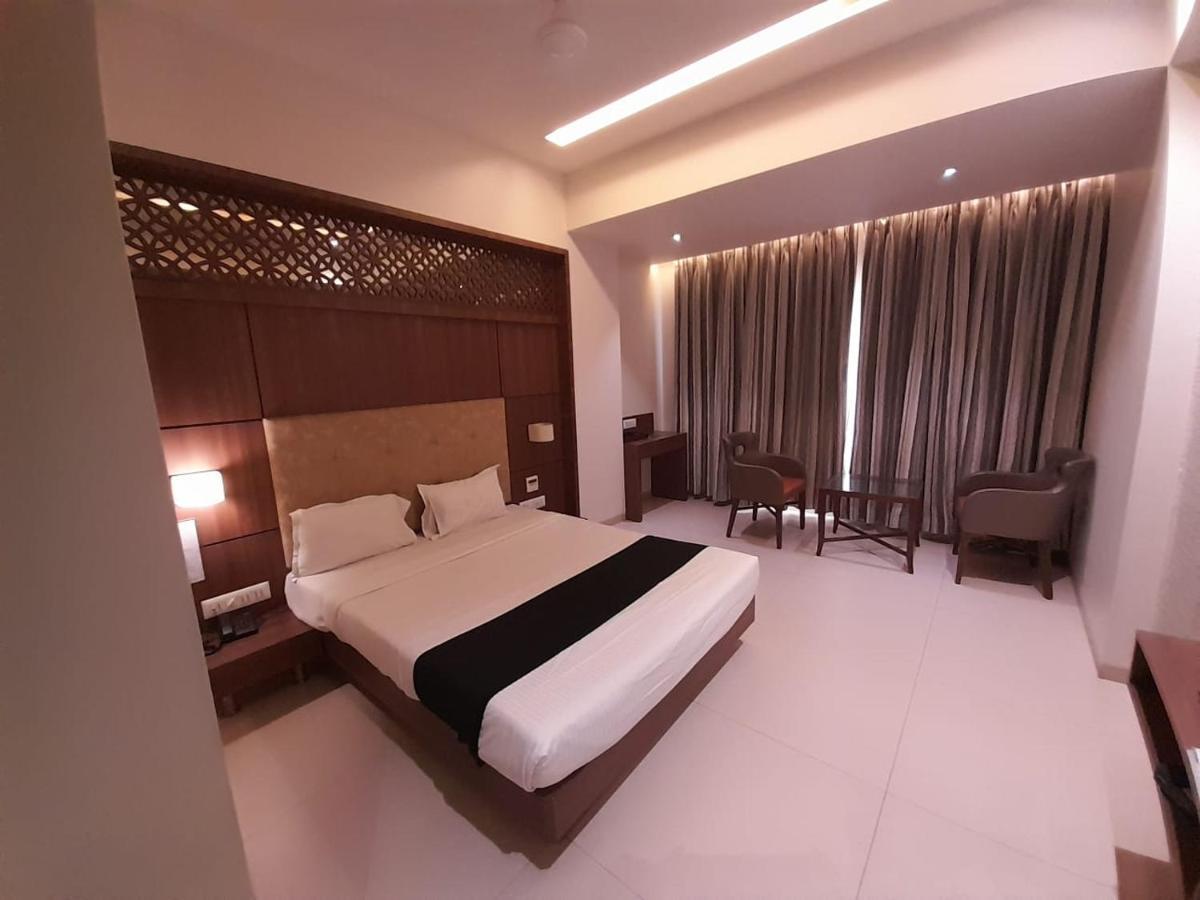 Hotel Mathoshree Thane Exterior photo