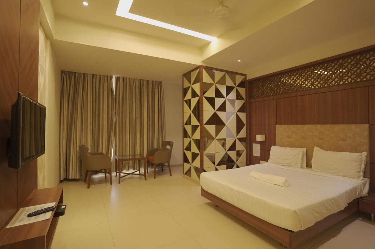 Hotel Mathoshree Thane Exterior photo