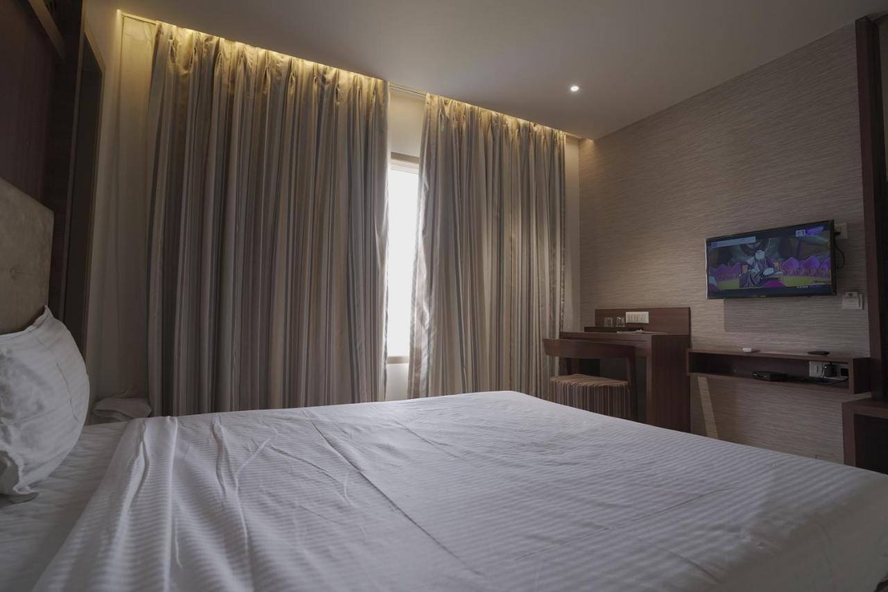 Hotel Mathoshree Thane Exterior photo